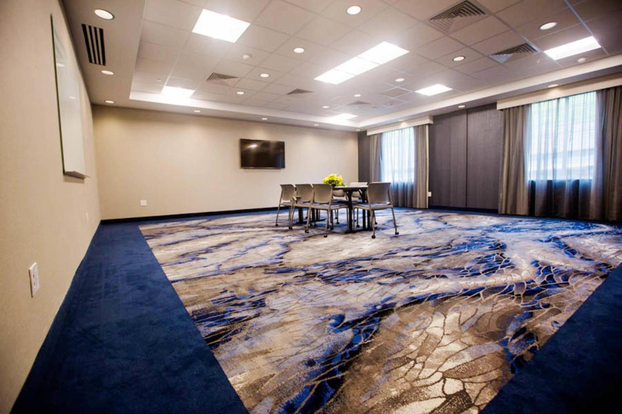 Fairfield Inn & Suites By Marriott Philadelphia Broomall/Newtown Square Exterior photo