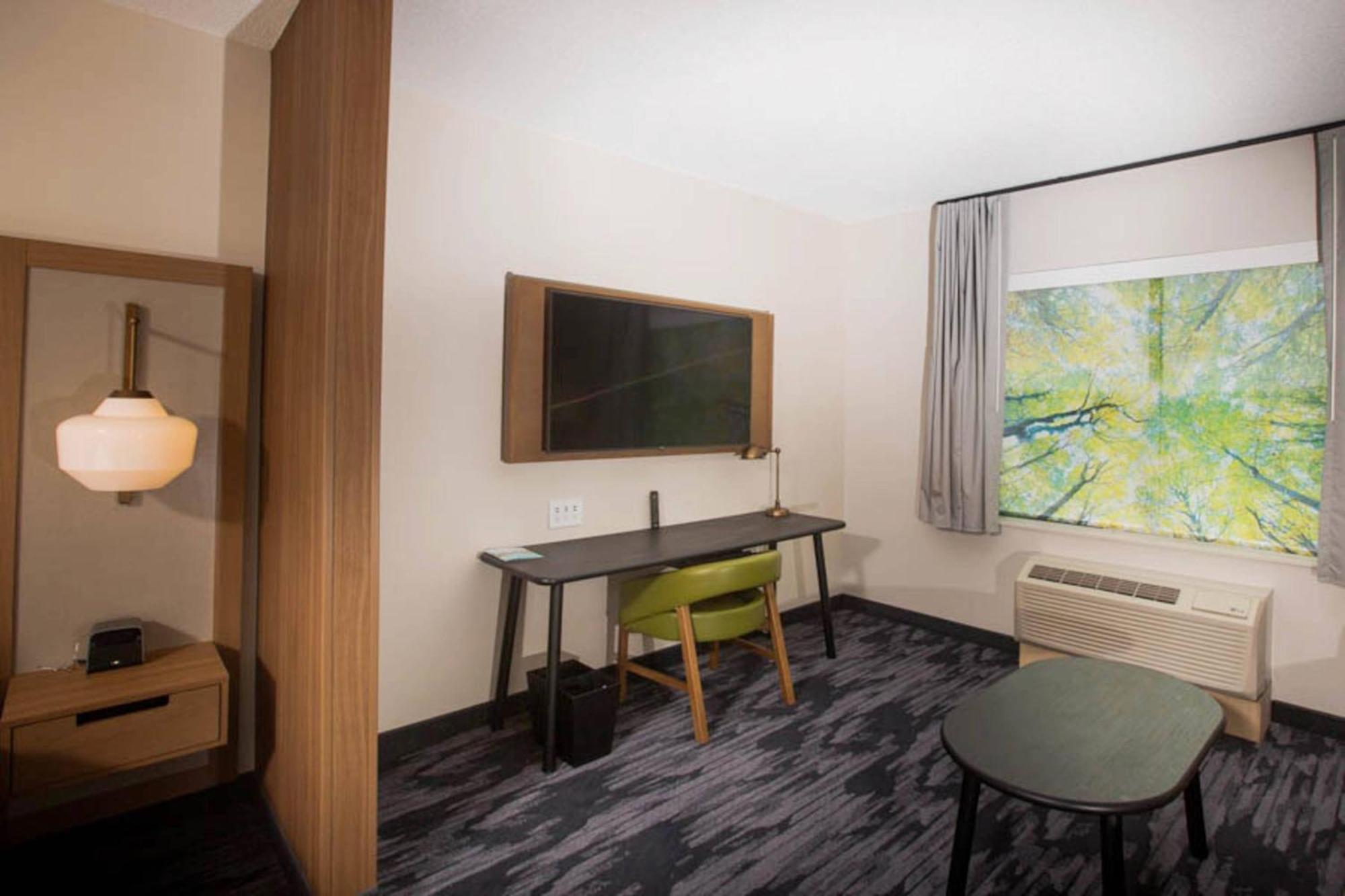 Fairfield Inn & Suites By Marriott Philadelphia Broomall/Newtown Square Exterior photo